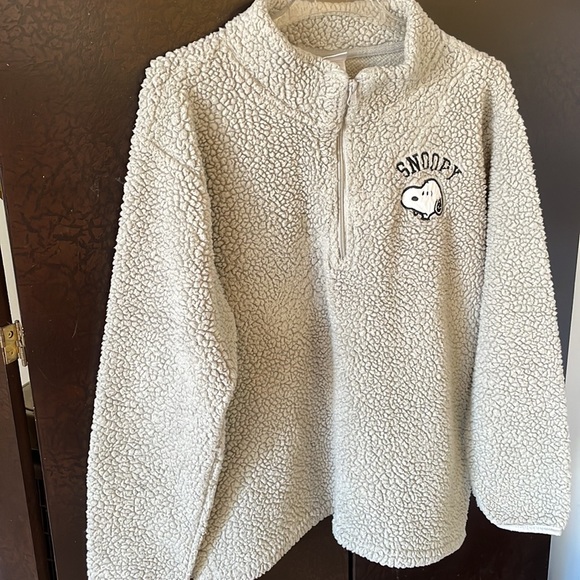 Peanuts snoopy, soft fleece pull over. Juniors size XXL. - Picture 2 of 5